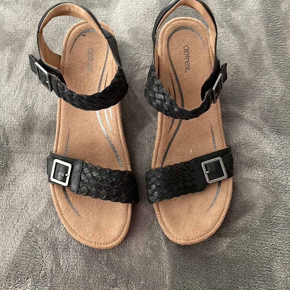 Aetrex Black 2in heel Sandals